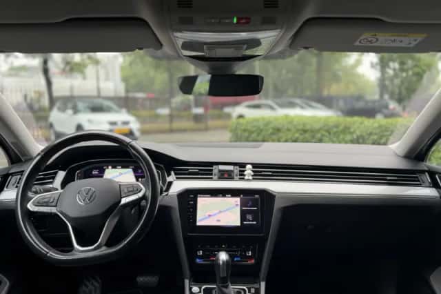 Volkswagen Passat (2020) thumbnail 3