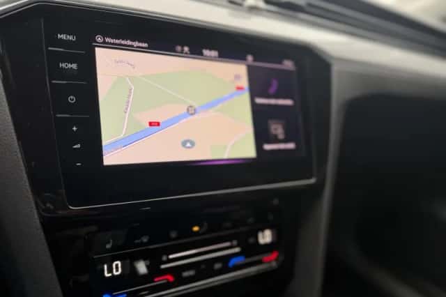 Volkswagen Passat (2020) thumbnail 5