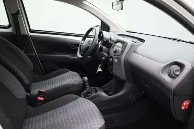 Peugeot 108 (2021) thumbnail 24