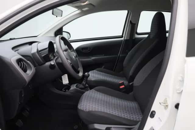 Peugeot 108 (2021) thumbnail 9