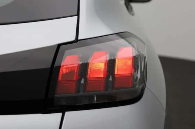 Peugeot 208 (2023) thumbnail 32