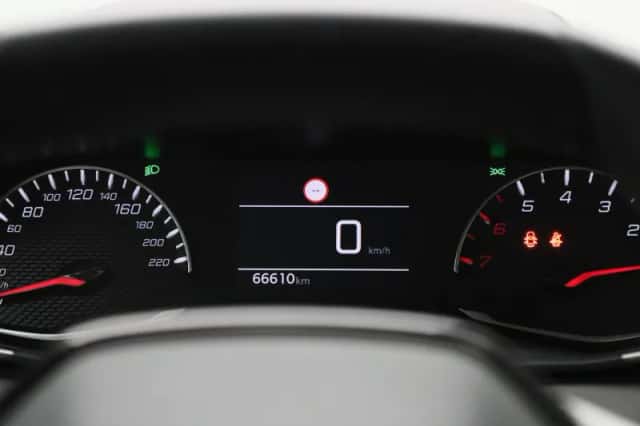 Peugeot 208 (2023) thumbnail 8
