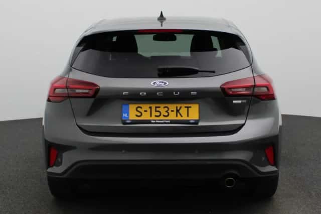 Ford Focus (2023) thumbnail 5