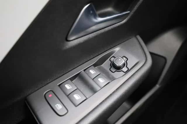 Opel Astra (2022) thumbnail 22