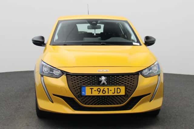 Peugeot e-208 (2023) thumbnail 3