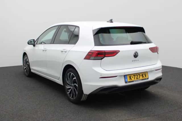 Volkswagen Golf (2021) thumbnail 2