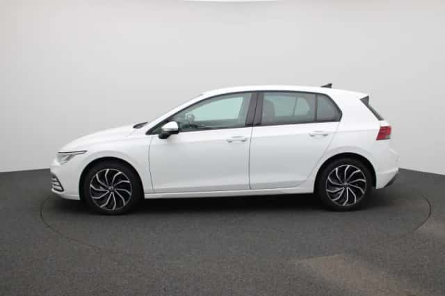 Volkswagen Golf (2021) thumbnail 4