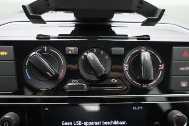 Volkswagen Up! (2021) thumbnail 20