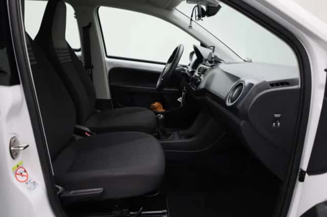 Volkswagen Up! (2021) thumbnail 23