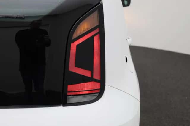 Volkswagen Up! (2021) thumbnail 26