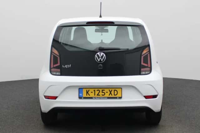 Volkswagen Up! (2021) thumbnail 5
