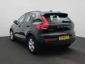 Volvo XC40 thumbnail 2