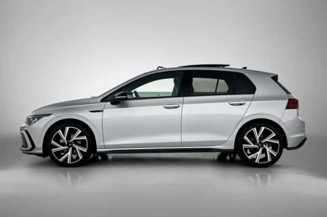 Volkswagen Golf (2024) thumbnail 2