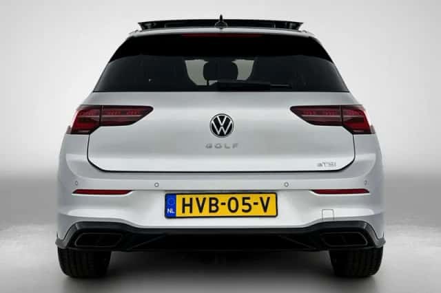 Volkswagen Golf (2024) thumbnail 3