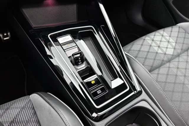 Volkswagen Golf (2024) thumbnail 32