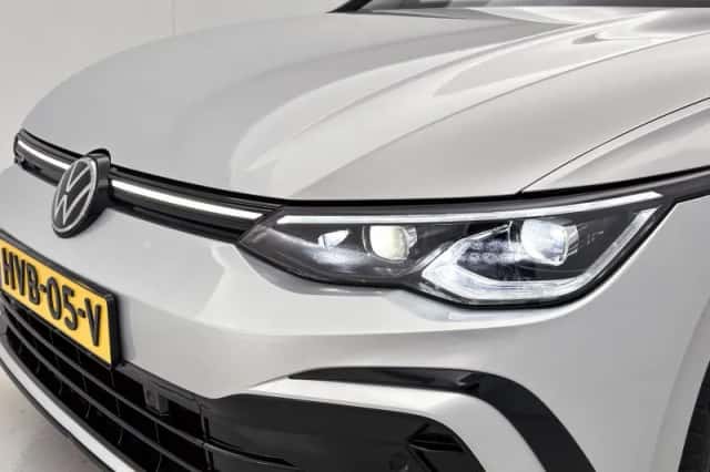 Volkswagen Golf (2024) thumbnail 6