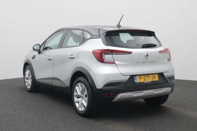 Renault Captur (2022) thumbnail 2