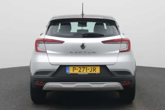 Renault Captur (2022) thumbnail 5