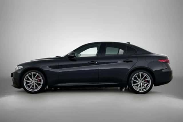 Alfa Romeo Giulia (2023) thumbnail 2