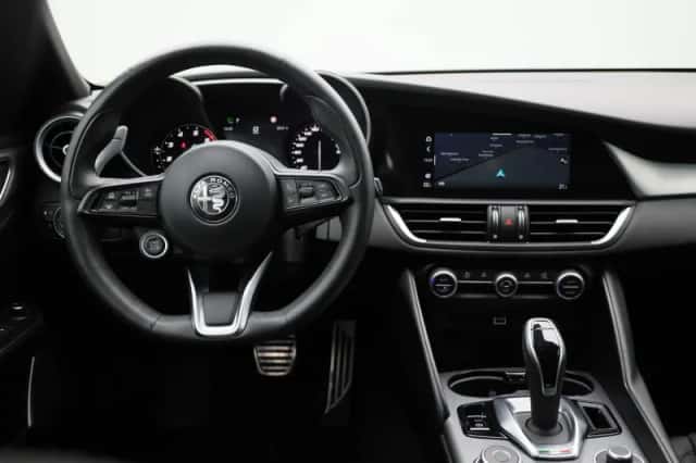 Alfa Romeo Giulia (2023) thumbnail 2