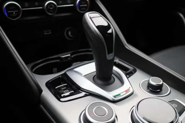 Alfa Romeo Giulia (2023) thumbnail 17