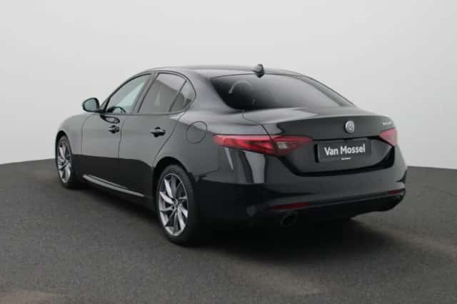 Alfa Romeo Giulia (2023) thumbnail 3