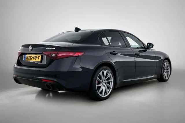 Alfa Romeo Giulia (2023) thumbnail 4