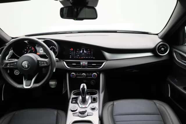 Alfa Romeo Giulia (2023) thumbnail 31