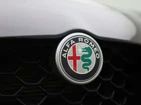 Alfa Romeo Giulia (2023) thumbnail 33