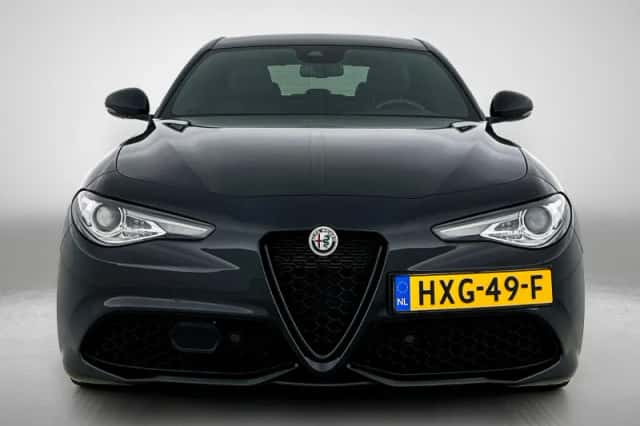 Alfa Romeo Giulia (2023) thumbnail 5