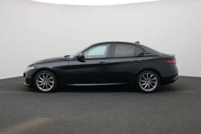 Alfa Romeo Giulia (2023) thumbnail 5
