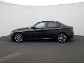 Alfa Romeo Giulia (2023) thumbnail 5