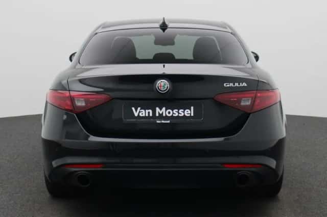Alfa Romeo Giulia (2023) thumbnail 6