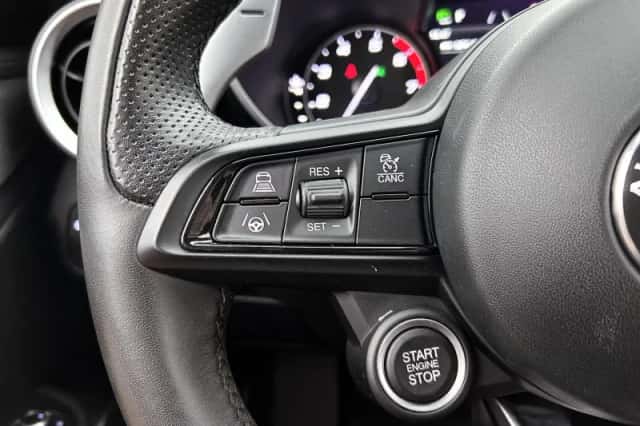 Alfa Romeo Giulia (2023) thumbnail 6