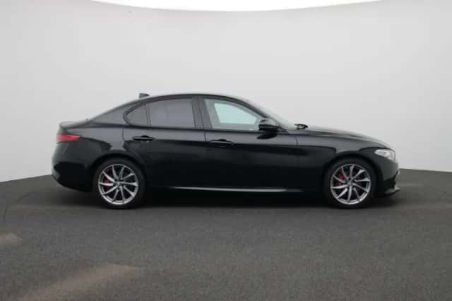 Alfa Romeo Giulia (2023) thumbnail 7
