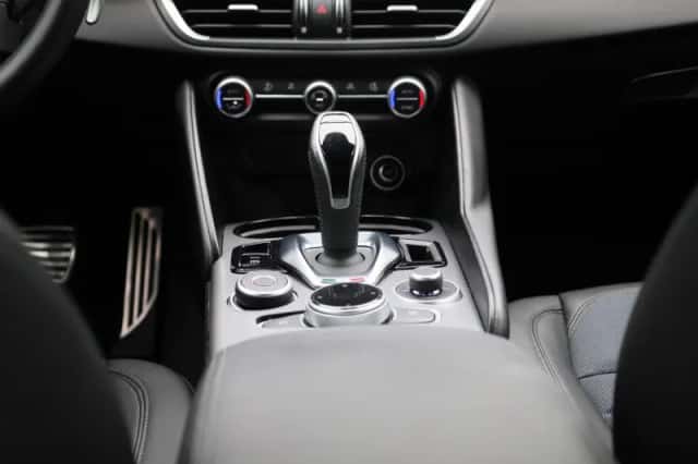 Alfa Romeo Giulia (2023) thumbnail 10