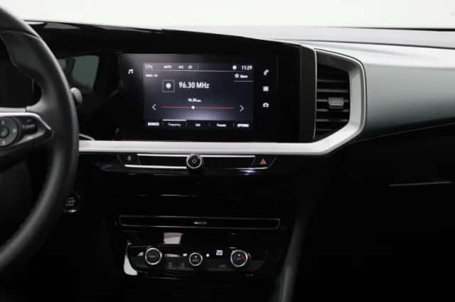 Opel Mokka-e (2023) thumbnail 9