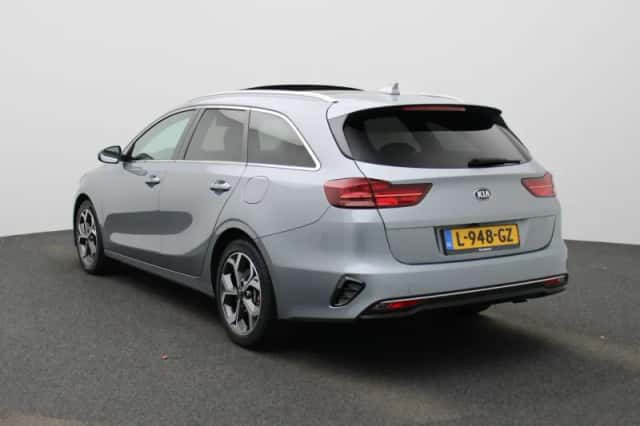 Kia Ceed Sportswagon (2021) thumbnail 2