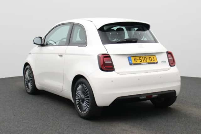 Fiat 500 (2022) thumbnail 2