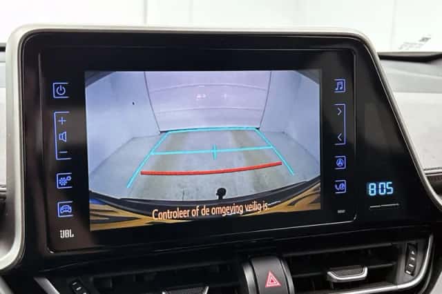 Toyota C-HR (2017) thumbnail 13