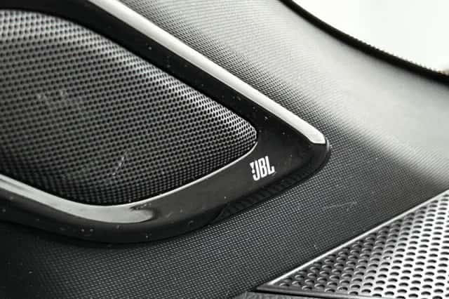 Toyota C-HR (2017) thumbnail 14