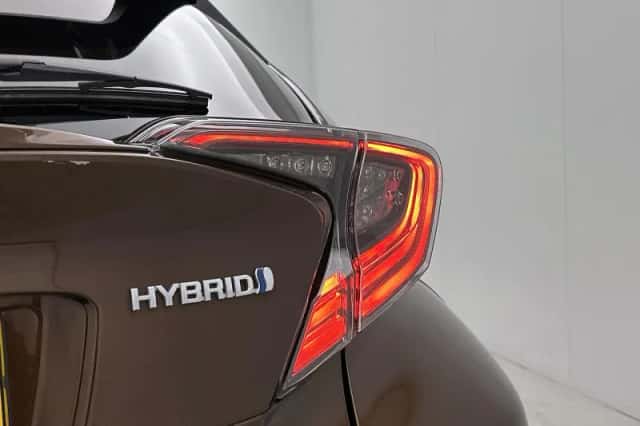 Toyota C-HR (2017) thumbnail 15