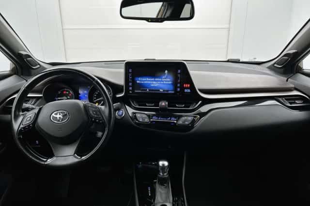 Toyota C-HR (2017) thumbnail 18