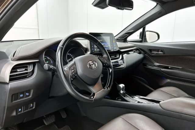 Toyota C-HR (2017) thumbnail 20