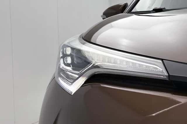 Toyota C-HR (2017) thumbnail 22