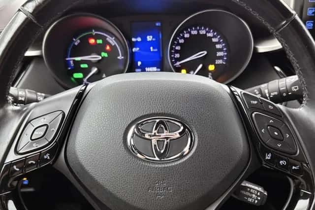 Toyota C-HR (2017) thumbnail 30