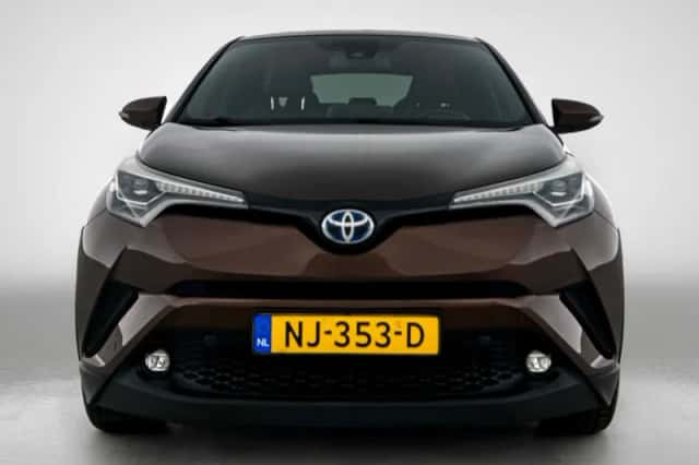 Toyota C-HR (2017) thumbnail 5