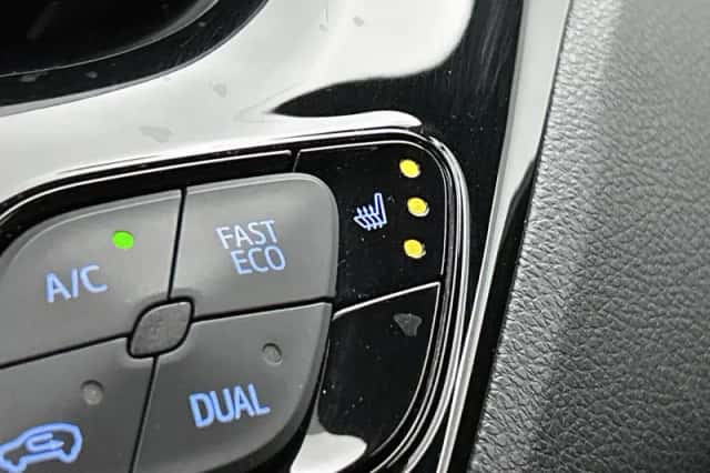 Toyota C-HR (2017) thumbnail 8