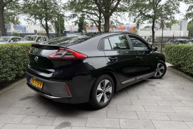 Hyundai Ioniq (2019) thumbnail 2