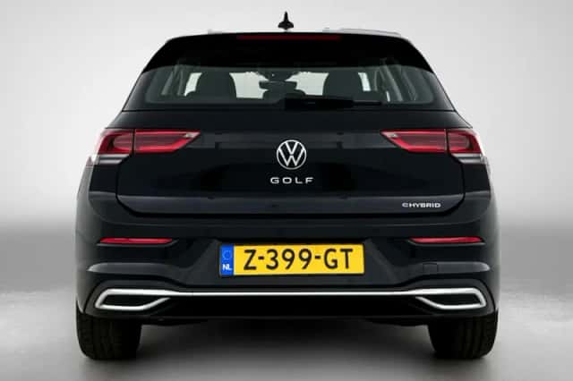 Volkswagen Golf (2023) thumbnail 3